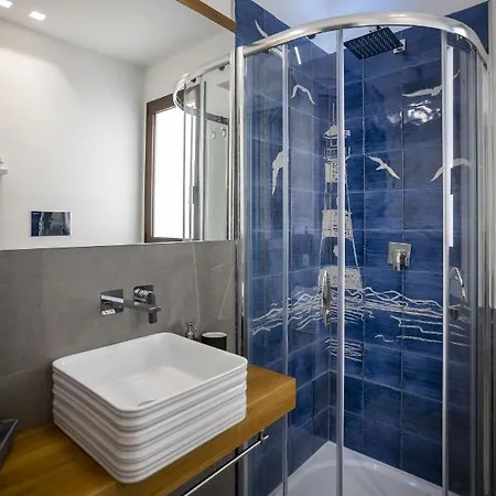 Acquaro Apartment *