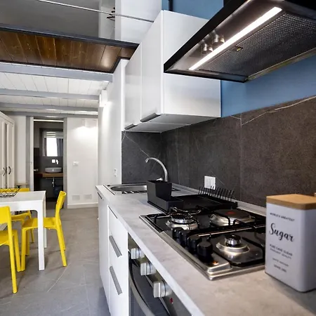 Acquaro Apartment *